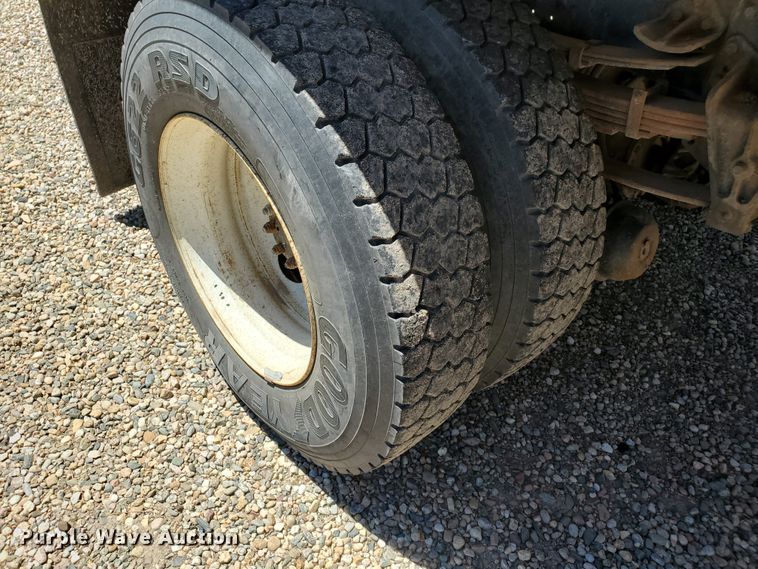 image for item HK9114 1993 International 4800  crane truck