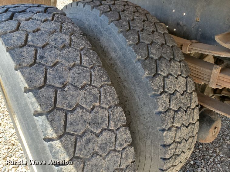 image for item HK9114 1993 International 4800  crane truck