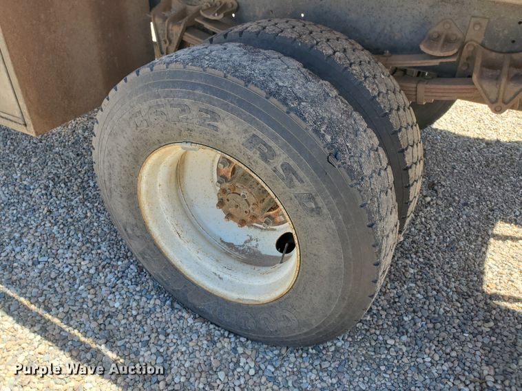 image for item HK9114 1993 International 4800  crane truck