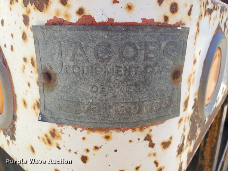 image for item HK9114 1993 International 4800  crane truck