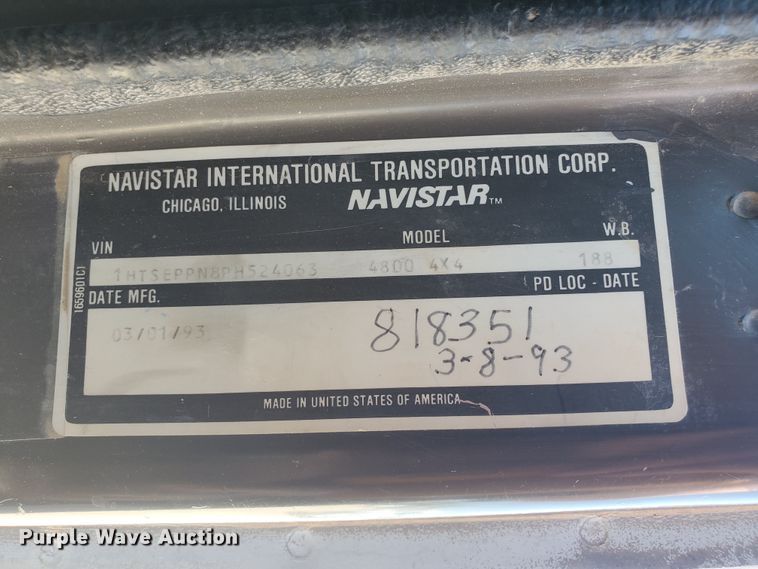 image for item HK9114 1993 International 4800  crane truck