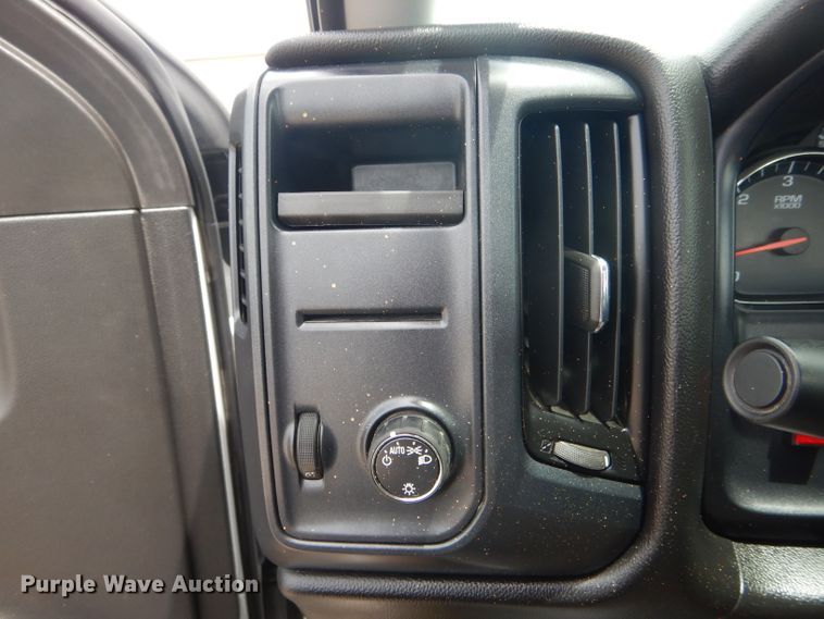 image for item HM9653 2015 Chevrolet Silverado 2500HD  pickup truck