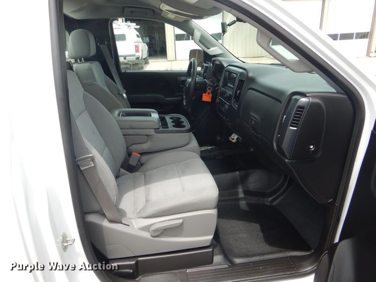 image for item HM9653 2015 Chevrolet Silverado 2500HD  pickup truck