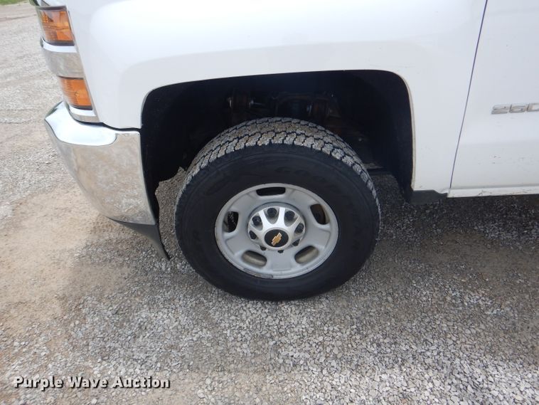 image for item HM9653 2015 Chevrolet Silverado 2500HD  pickup truck