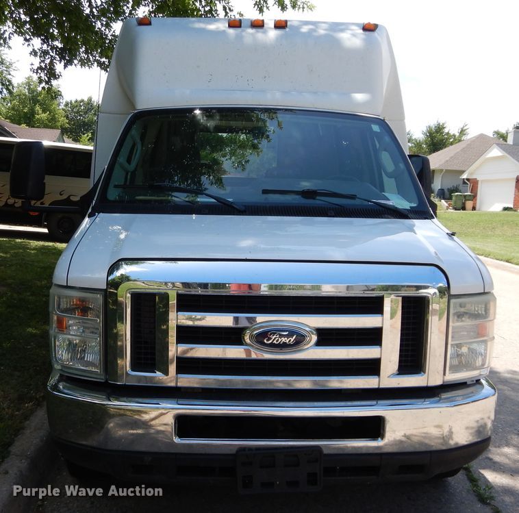 image for item HS9699 2009 Ford E450  shuttle bus