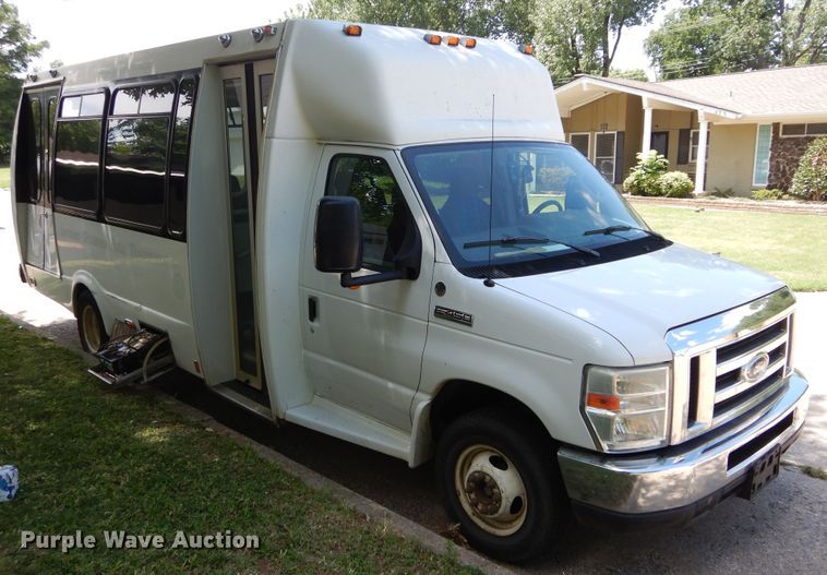 image for item HS9699 2009 Ford E450  shuttle bus