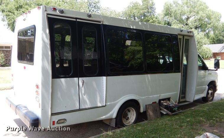image for item HS9699 2009 Ford E450  shuttle bus