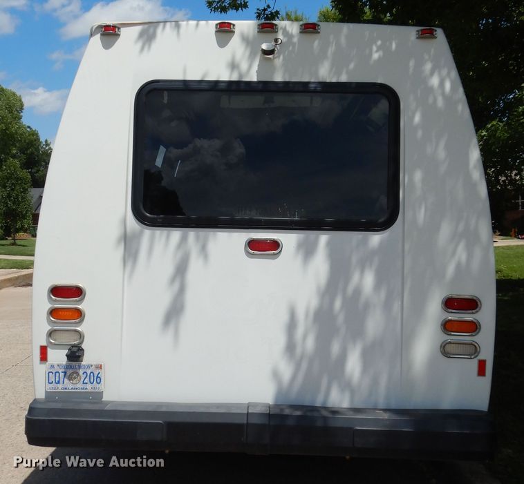 image for item HS9699 2009 Ford E450  shuttle bus