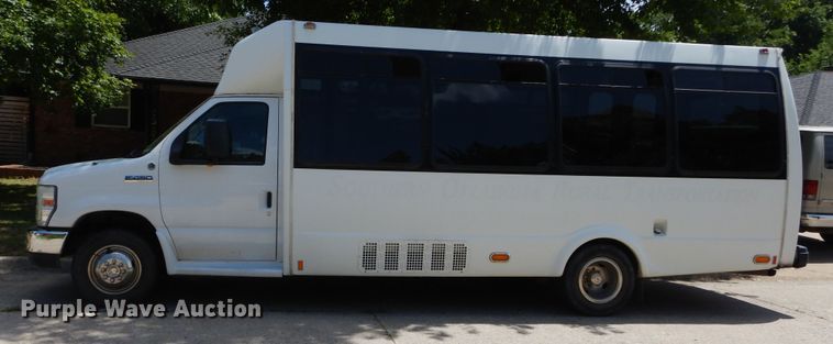 image for item HS9699 2009 Ford E450  shuttle bus