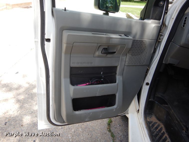 image for item HS9699 2009 Ford E450  shuttle bus