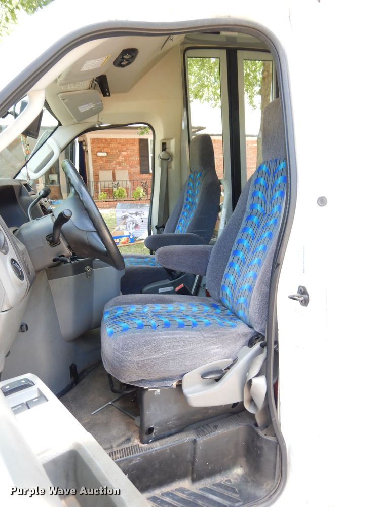 image for item HS9699 2009 Ford E450  shuttle bus