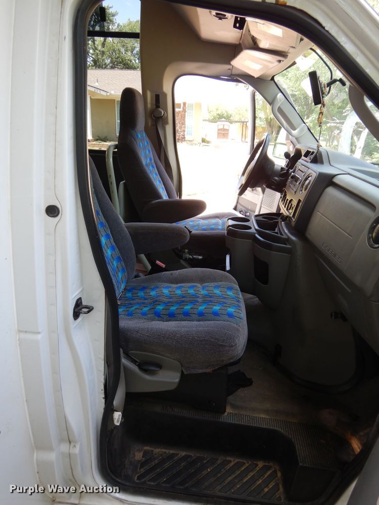 image for item HS9699 2009 Ford E450  shuttle bus