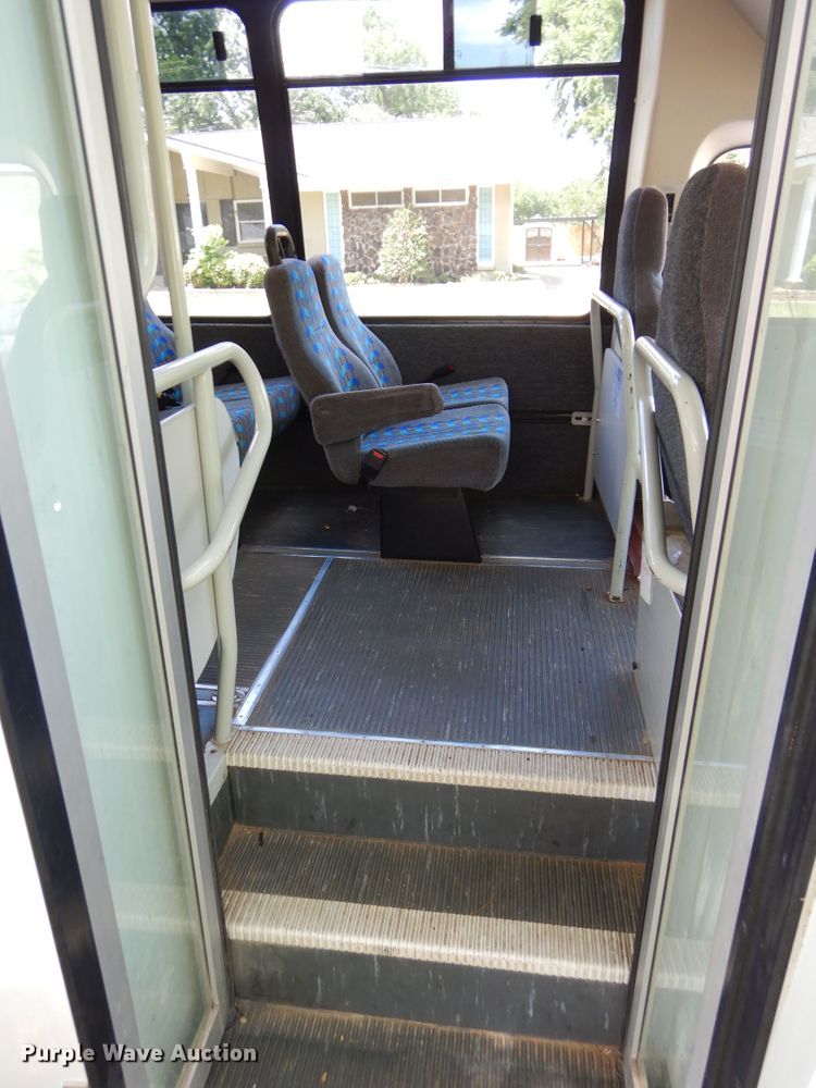 image for item HS9699 2009 Ford E450  shuttle bus