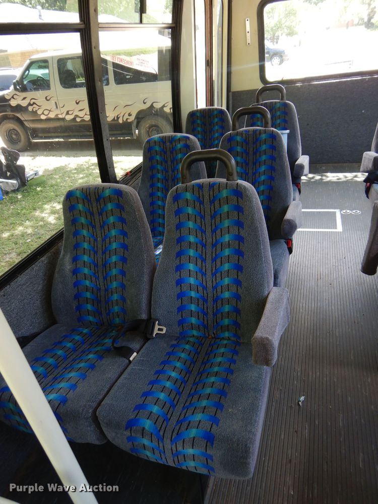 image for item HS9699 2009 Ford E450  shuttle bus