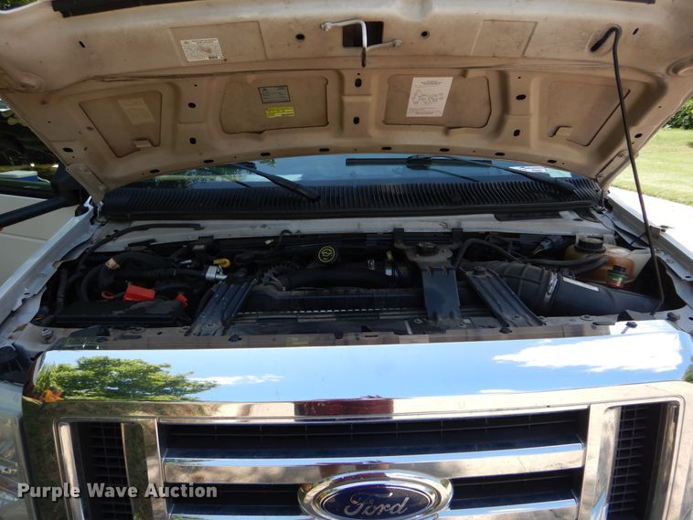 image for item HS9699 2009 Ford E450  shuttle bus