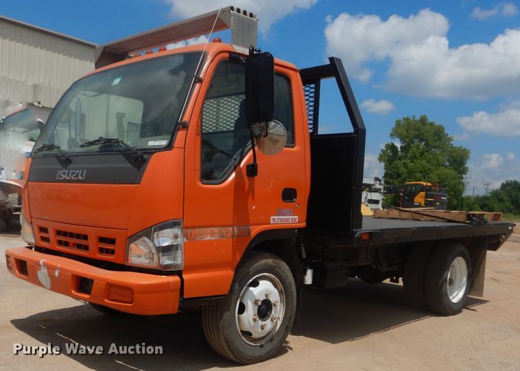 image for item HS9707 2007 Isuzu NQR  flatbed truck