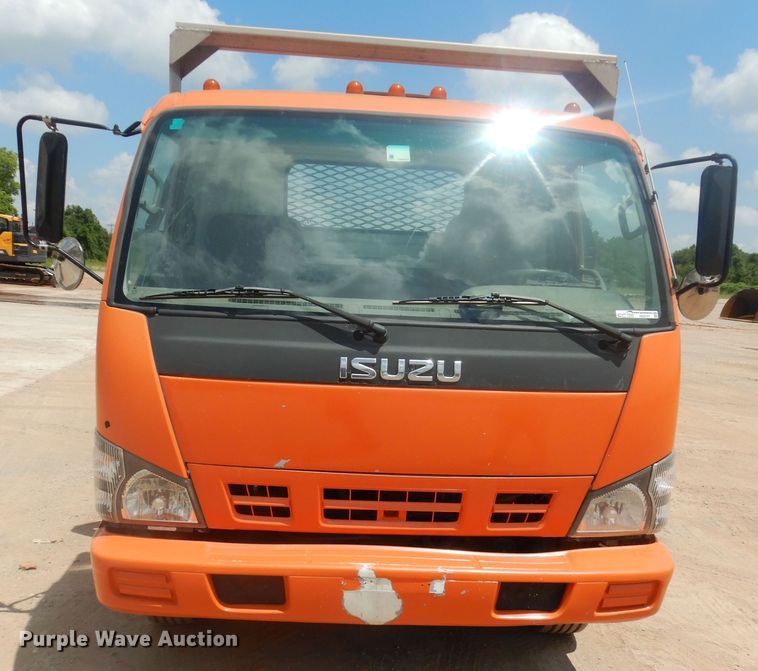 image for item HS9707 2007 Isuzu NQR  flatbed truck