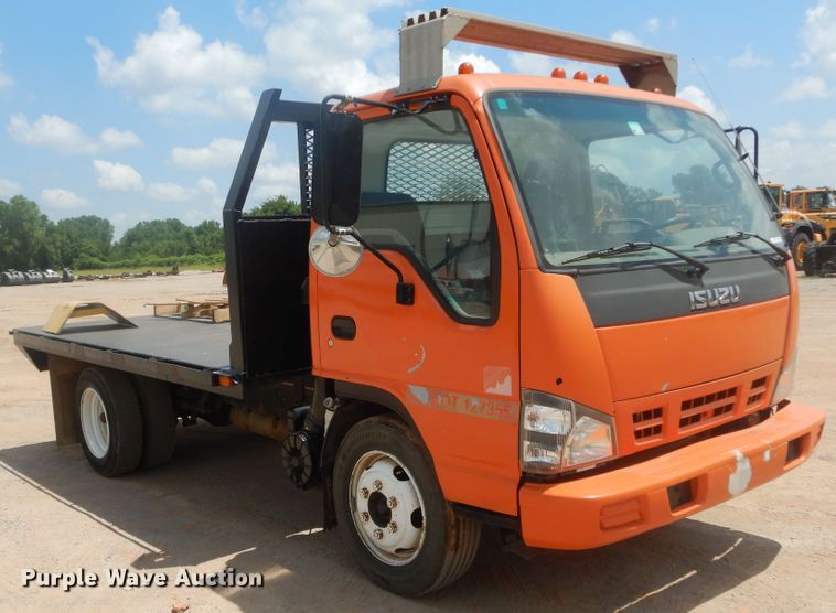 image for item HS9707 2007 Isuzu NQR  flatbed truck