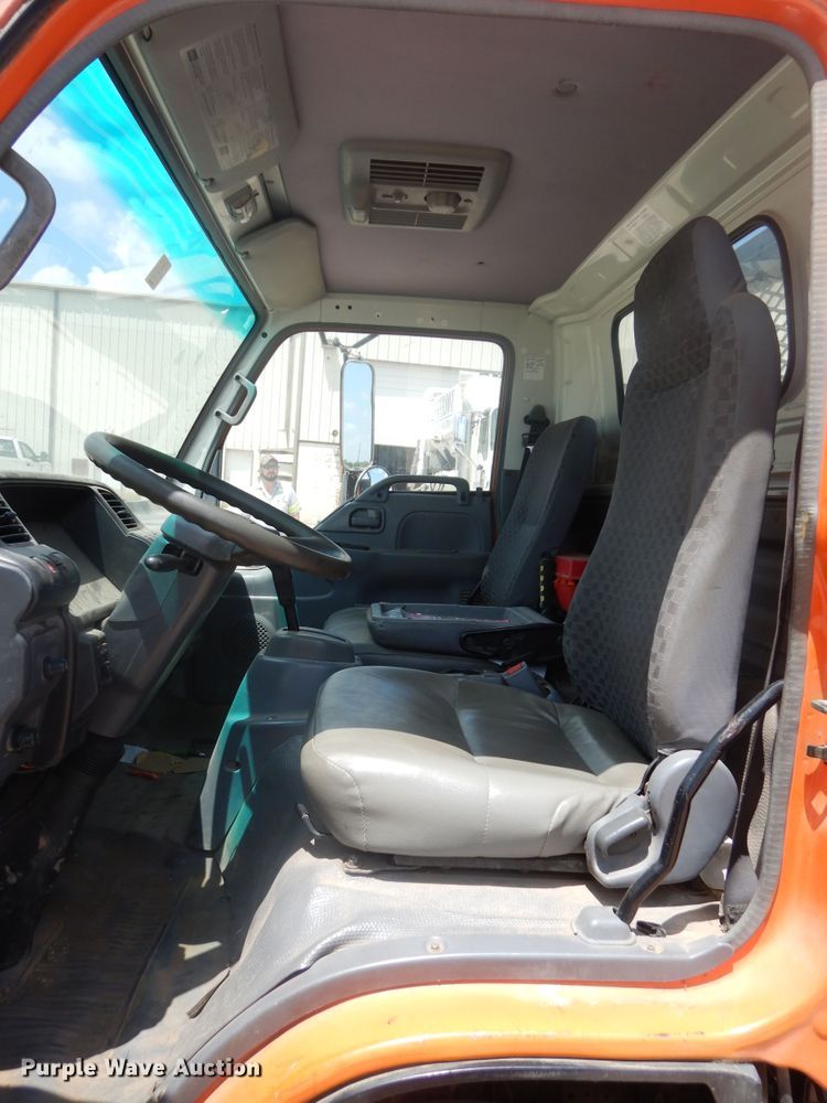 image for item HS9707 2007 Isuzu NQR  flatbed truck