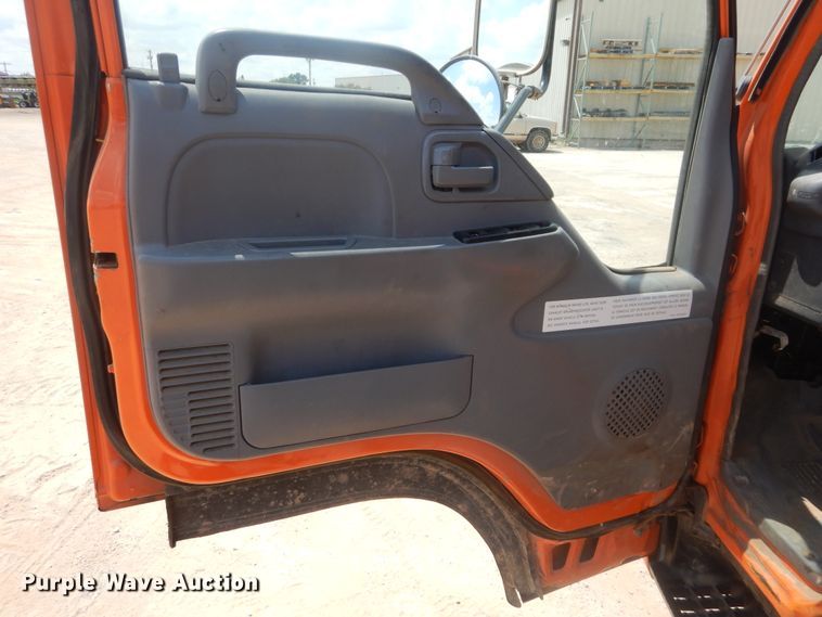 image for item HS9707 2007 Isuzu NQR  flatbed truck