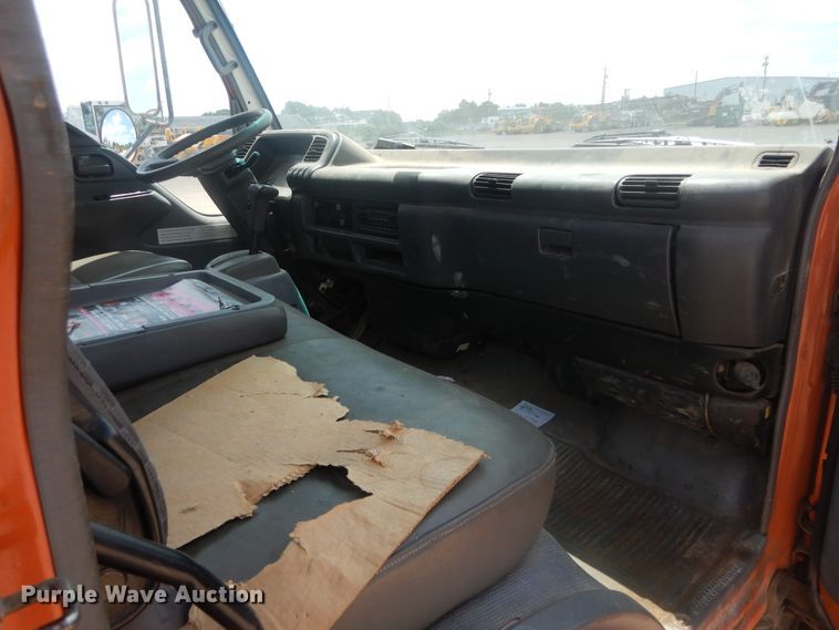 image for item HS9707 2007 Isuzu NQR  flatbed truck