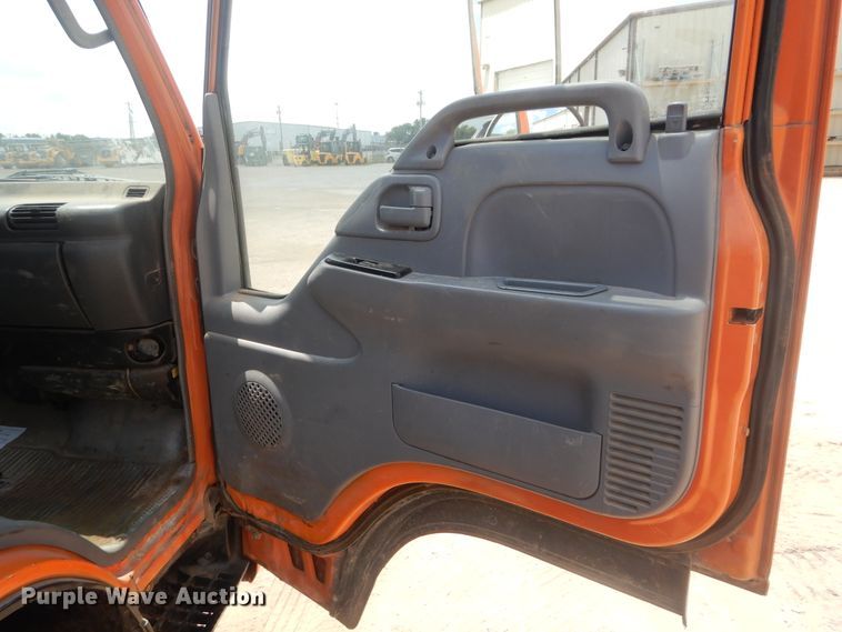 image for item HS9707 2007 Isuzu NQR  flatbed truck