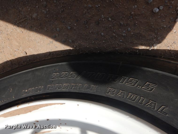 image for item HS9707 2007 Isuzu NQR  flatbed truck