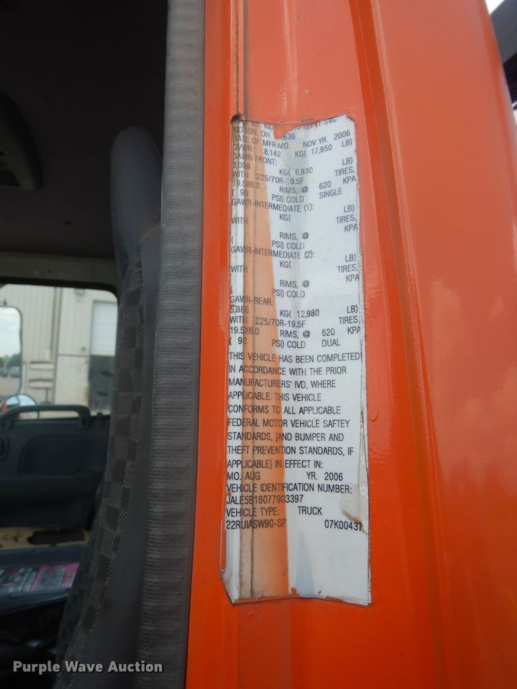 image for item HS9707 2007 Isuzu NQR  flatbed truck