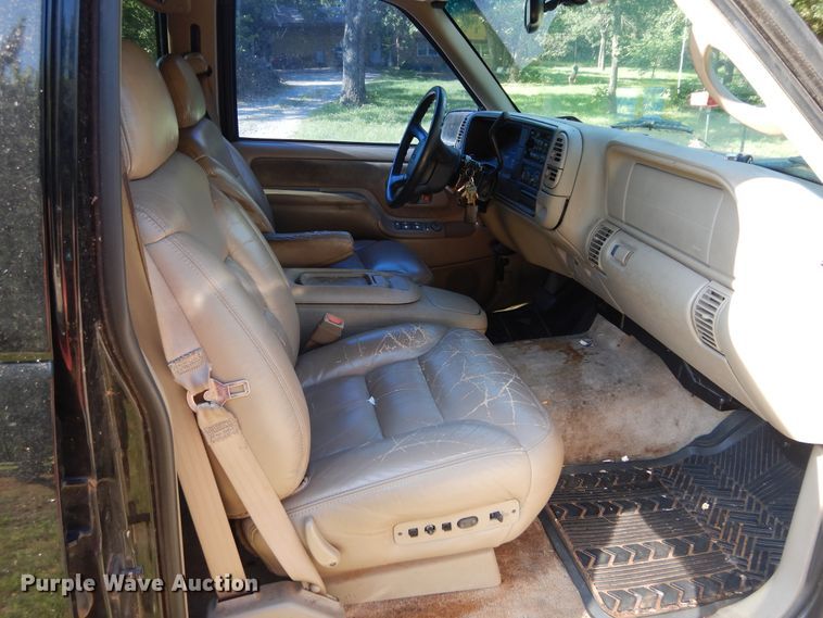 image for item HS9710 1999 Chevrolet Suburban C1500  SUV