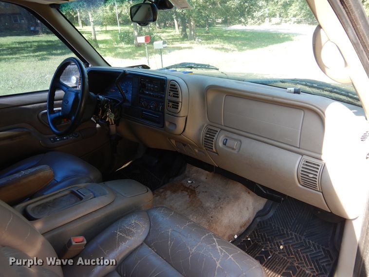 image for item HS9710 1999 Chevrolet Suburban C1500  SUV