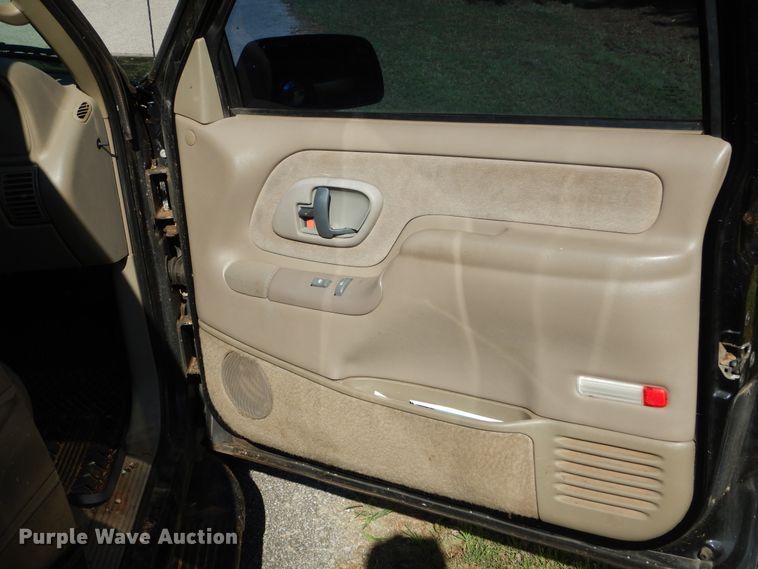 image for item HS9710 1999 Chevrolet Suburban C1500  SUV