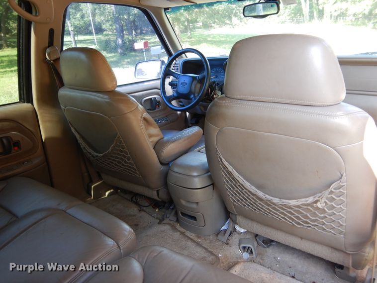 image for item HS9710 1999 Chevrolet Suburban C1500  SUV