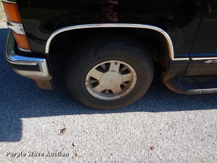 image for item HS9710 1999 Chevrolet Suburban C1500  SUV