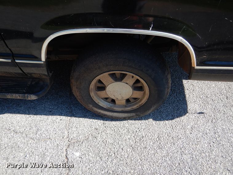 image for item HS9710 1999 Chevrolet Suburban C1500  SUV