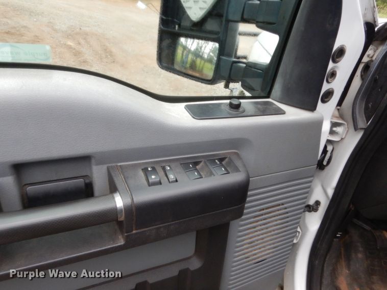 image for item HS9721 2011 Ford F250 Super Duty  Crew Cab pickup truck