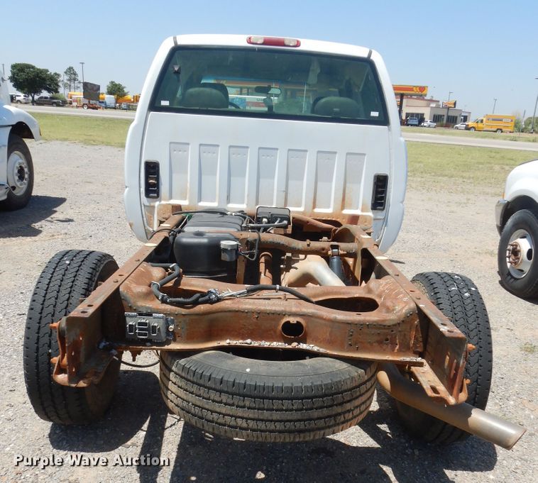 image for item HT9539 2005 Chevrolet Silverado 2500HD  Ext. Cab pickup truck cab and chassis