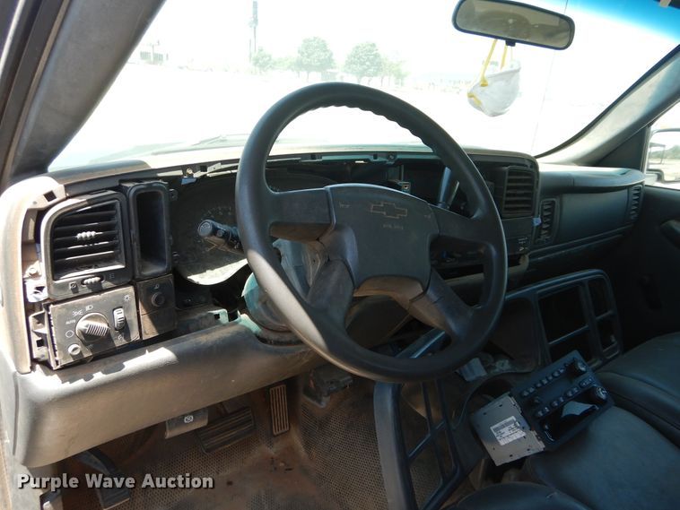 image for item HT9539 2005 Chevrolet Silverado 2500HD  Ext. Cab pickup truck cab and chassis