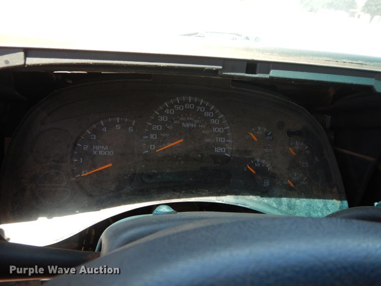 image for item HT9539 2005 Chevrolet Silverado 2500HD  Ext. Cab pickup truck cab and chassis