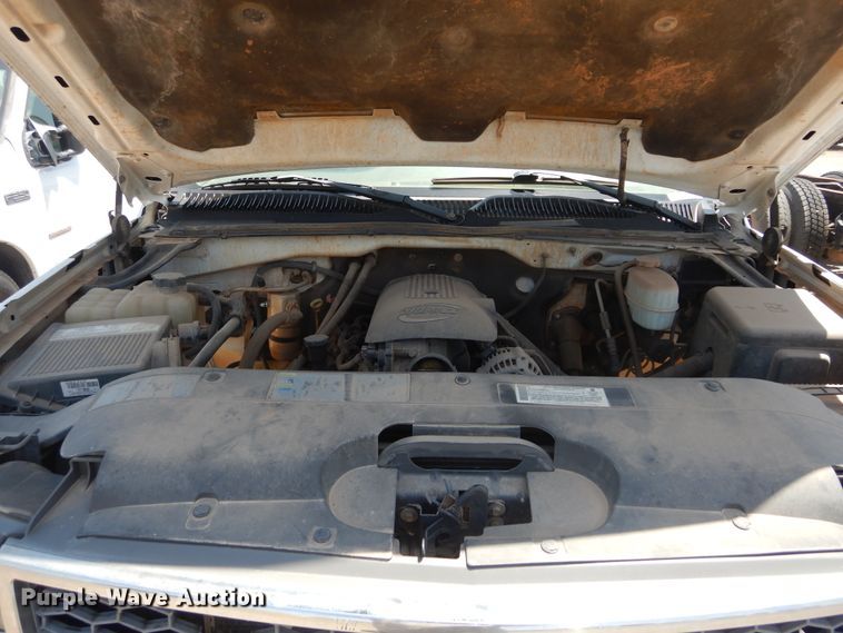 image for item HT9539 2005 Chevrolet Silverado 2500HD  Ext. Cab pickup truck cab and chassis