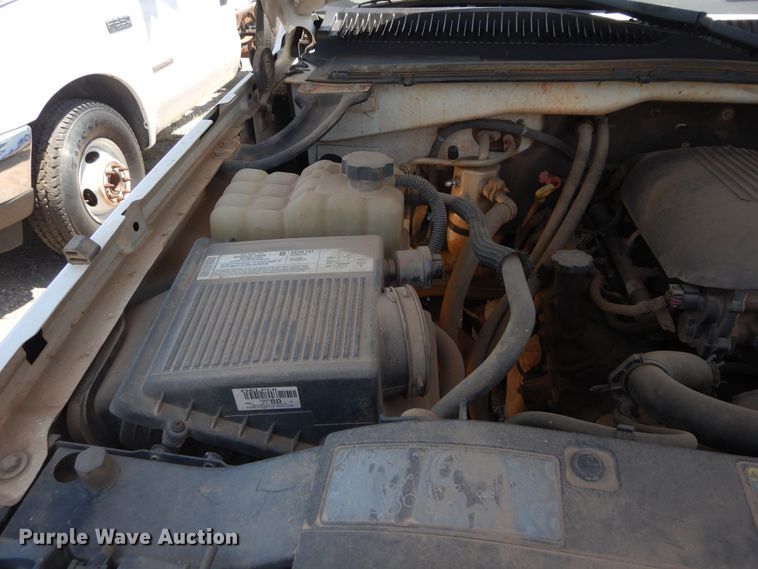 image for item HT9539 2005 Chevrolet Silverado 2500HD  Ext. Cab pickup truck cab and chassis