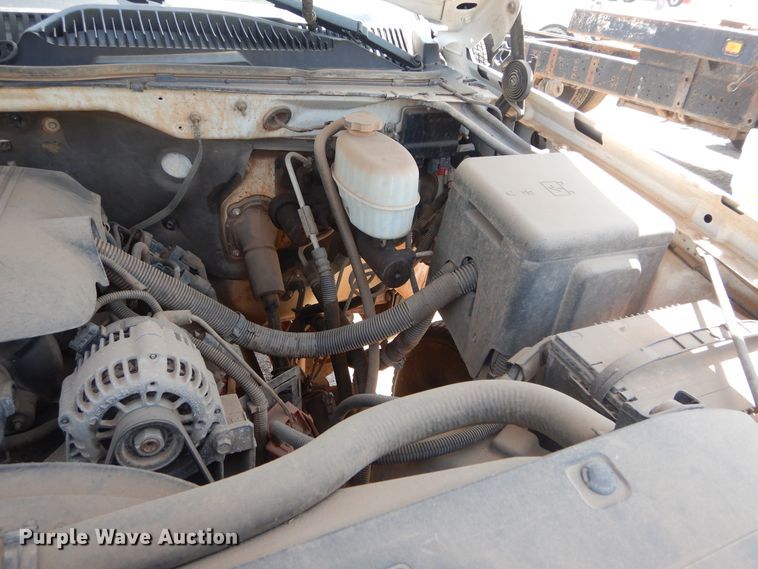 image for item HT9539 2005 Chevrolet Silverado 2500HD  Ext. Cab pickup truck cab and chassis