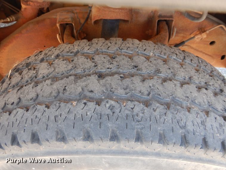 image for item HT9539 2005 Chevrolet Silverado 2500HD  Ext. Cab pickup truck cab and chassis