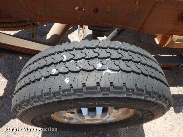 image for item HT9539 2005 Chevrolet Silverado 2500HD  Ext. Cab pickup truck cab and chassis