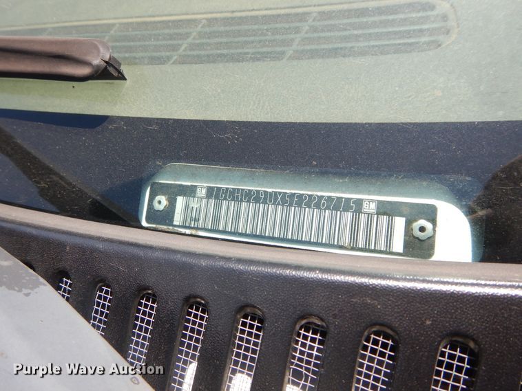 image for item HT9539 2005 Chevrolet Silverado 2500HD  Ext. Cab pickup truck cab and chassis