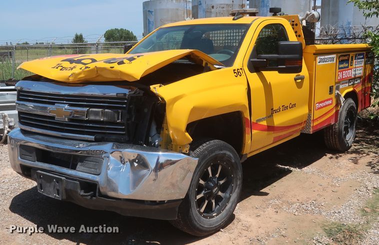 image for item HT9561 2017 Chevrolet Silverado 3500HD  utility bed pickup truck