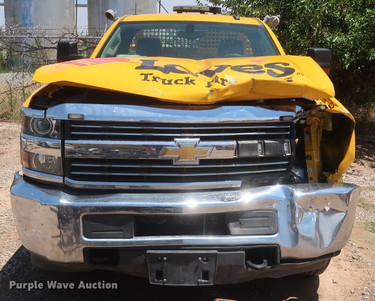 image for item HT9561 2017 Chevrolet Silverado 3500HD  utility bed pickup truck