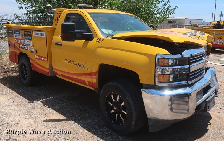 image for item HT9561 2017 Chevrolet Silverado 3500HD  utility bed pickup truck