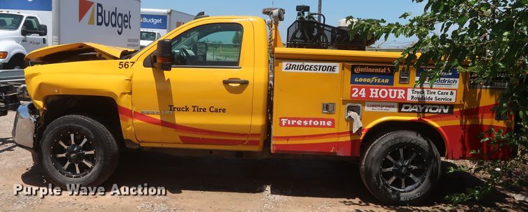 image for item HT9561 2017 Chevrolet Silverado 3500HD  utility bed pickup truck