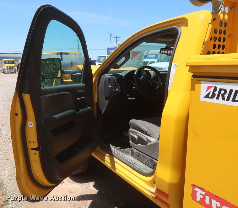 image for item HT9561 2017 Chevrolet Silverado 3500HD  utility bed pickup truck