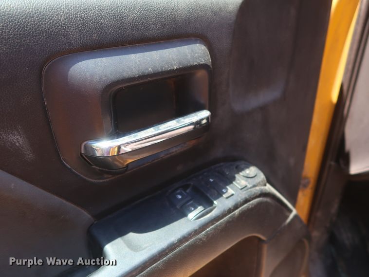 image for item HT9561 2017 Chevrolet Silverado 3500HD  utility bed pickup truck